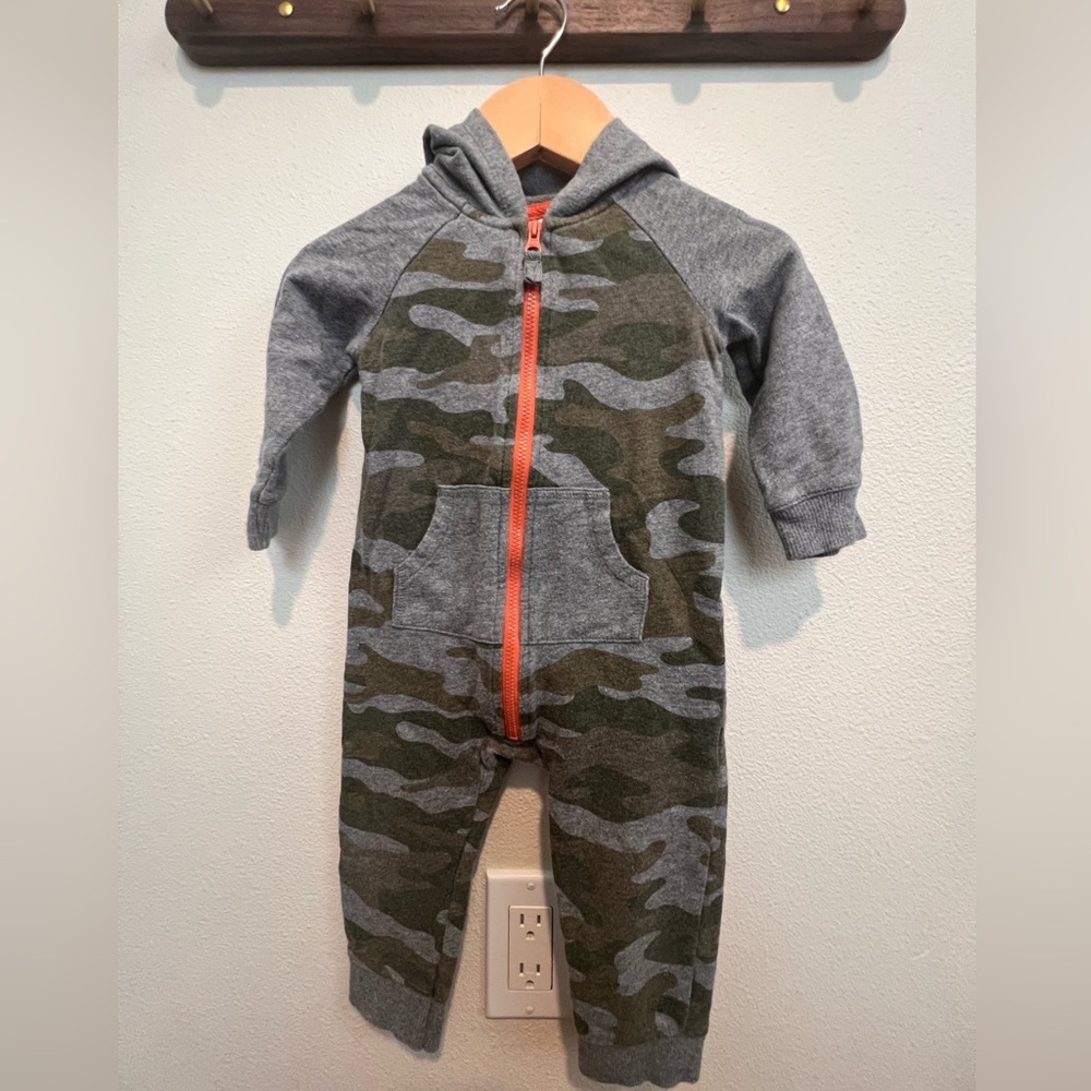 Carters Hooded Zip Up Camo Onesie size 12 month​​